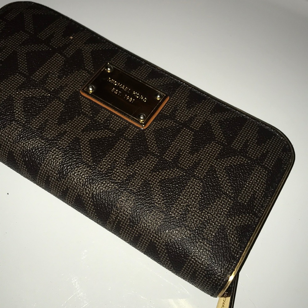Michael kors wallet